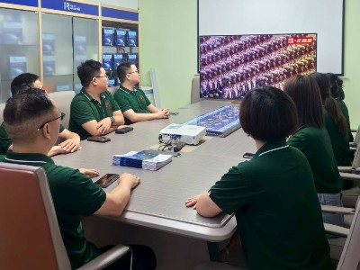 兆麟公司組織全體員工觀看閱兵式，激發(fā)愛國情懷與奮進(jìn)動(dòng)力